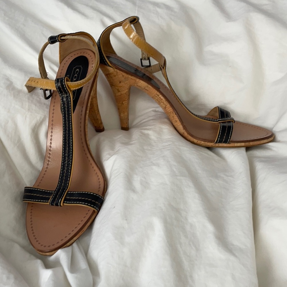 COACH T-strap cork heel. Black & Tan. Sz. 8.